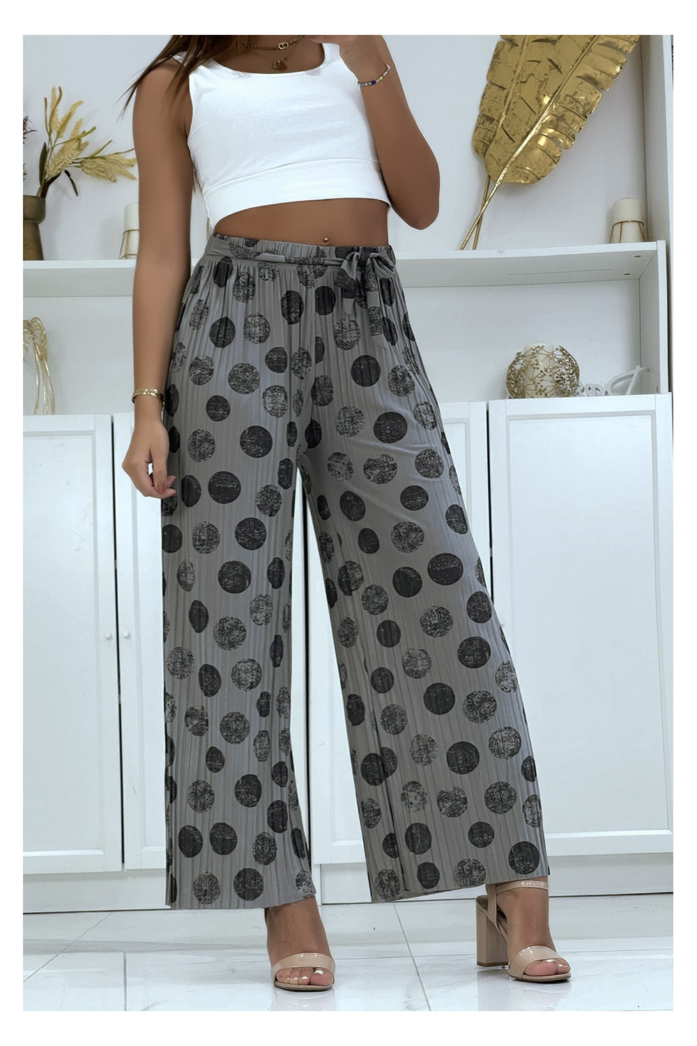 Gray pleated palazzo pants with pattern