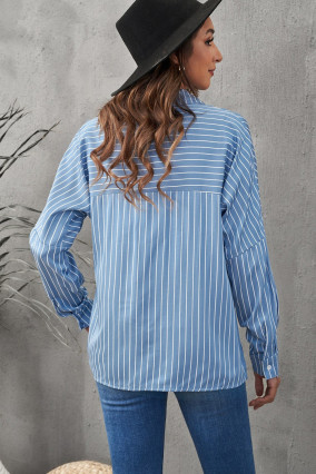 Camisa de botones con estampado de rayas azul cielo