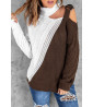 Suéter marrón de cuello alto con hombros descubiertos