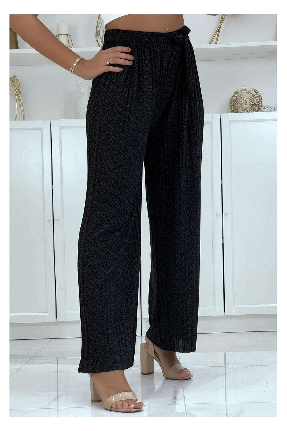 Black pleated palazzo pants with pretty pattern