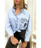 Chemise bleu fashion avec détails poche et dos perlés