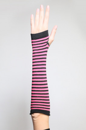 Pair of mittens with stripes