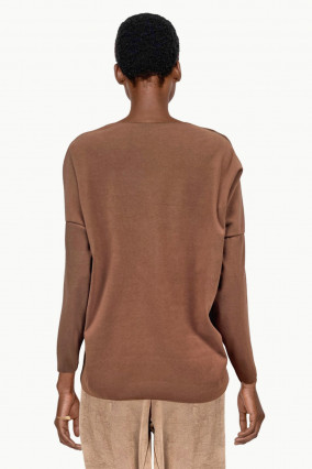 Suéter marrón oscuro con mangas tres cuartos