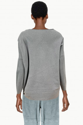 Suéter gris con manga tres cuartos