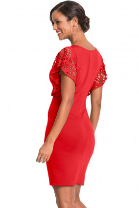 Vestido rojo ajustado de longitud media