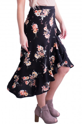 Falda negra con estampado floral