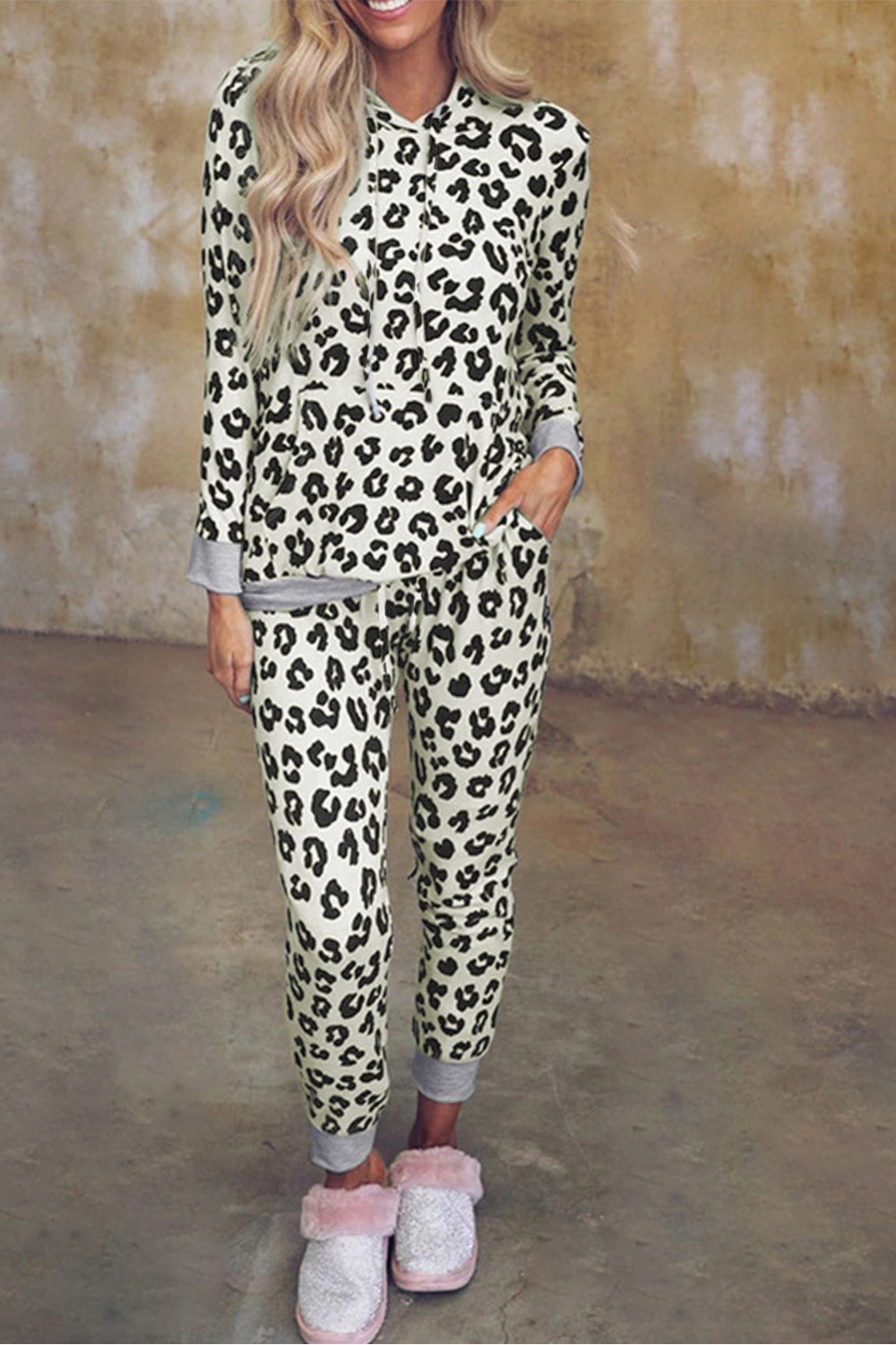 Long-sleeved leopard pajamas