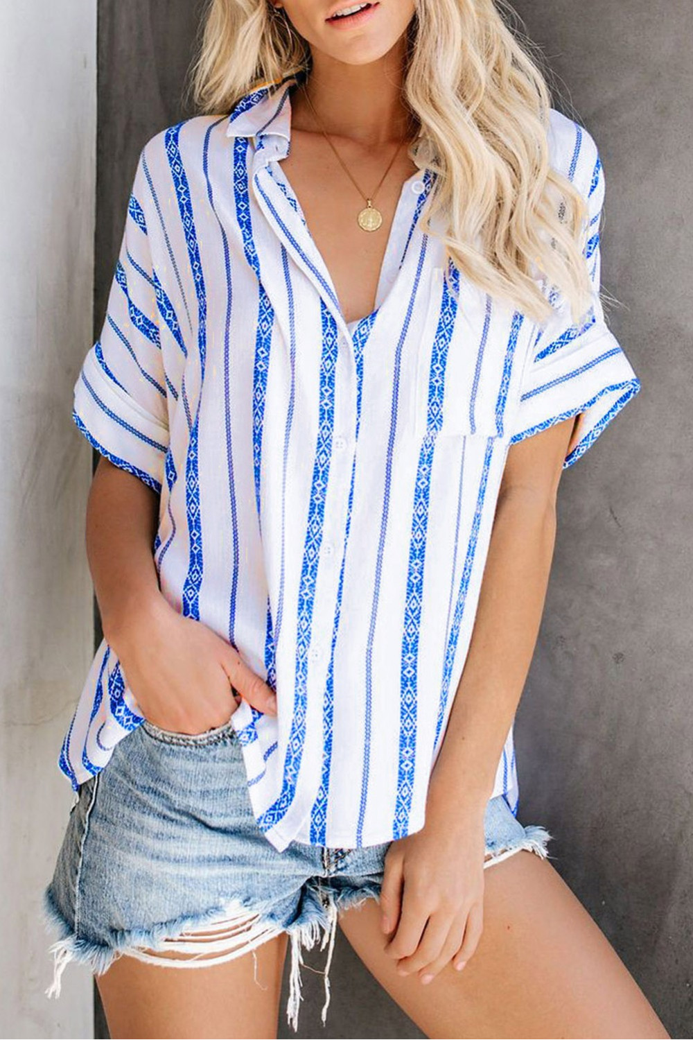 Chemise rayée à motif bleu et blanc