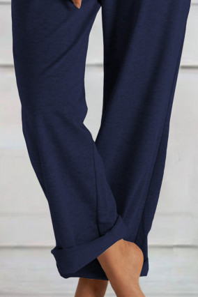 Blue pants with pockets and tie at the waist