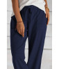 Pantalon bleu avec poches et lien à la taille