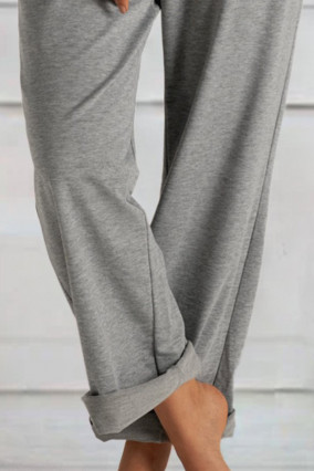 Pantaloni grigio chiaro con tasche e cravatta in vita