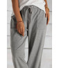 Pantalón gris claro con bolsillos y lazo en la cintura