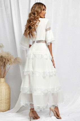 Vestido largo blanco con velo y encaje