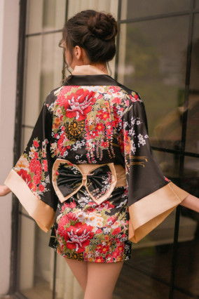 Kimono de satén negro