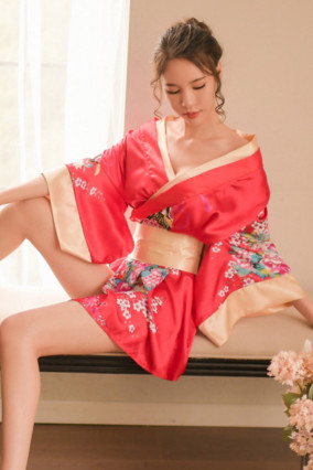 Kimono de satén rojo