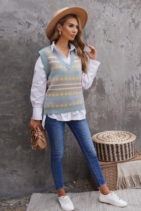 Women's sleeveless sweater with tribal pattern