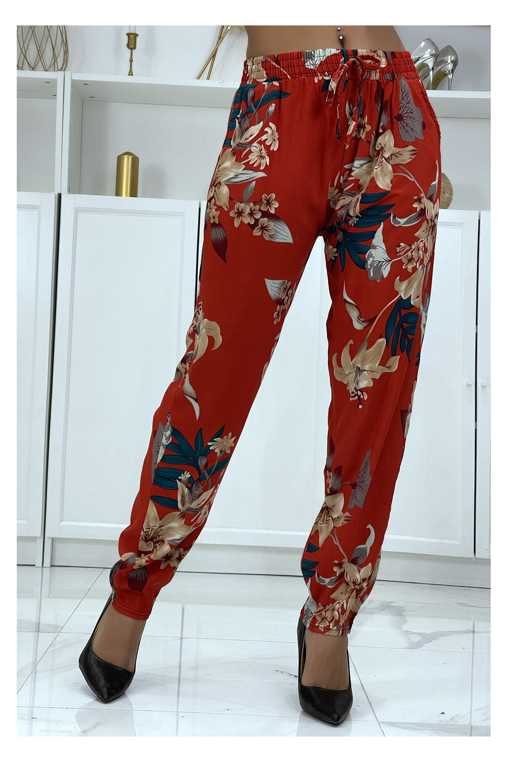 Pantalon fluide rouge à motif floral B-36 - 1