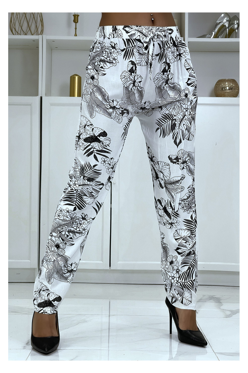 Pantalon fluide blanc à motif floral B-47 - 1