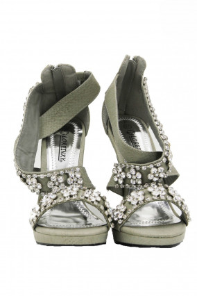 Zapatos grises con tacones